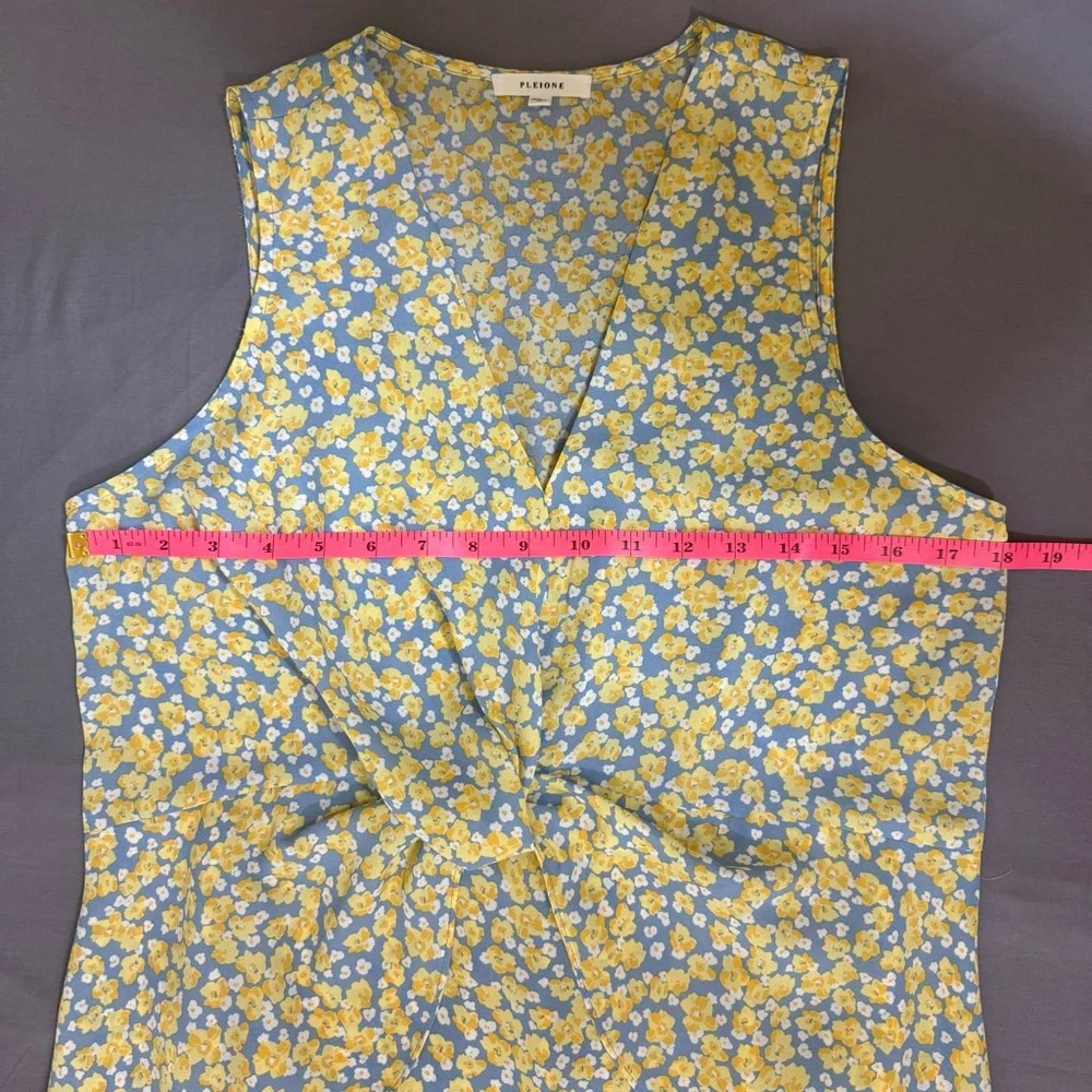 Pleione top women medium vneck sleeveless twist front tank floral yellow & blue
